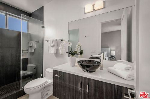 1027 Avenue A, Redondo Beach CA  90277-4819 exterior