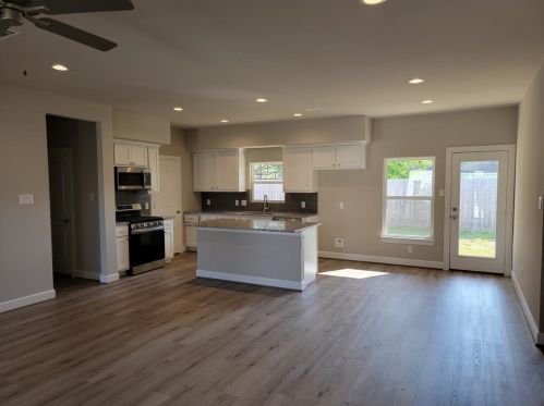 1606 Ladelle St, Dinsmore TX  77488-3428 exterior