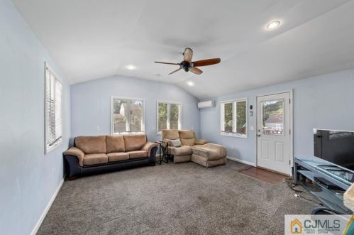 23 Victory Pl, East Brunswick NJ  08816-2232 exterior