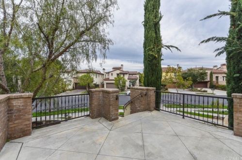 28 Climbing Vine, Irvine CA  92603-0200 exterior