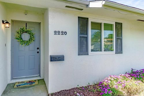 2220 Forestlake Dr, Rancho Cordova, CA 95670-2459