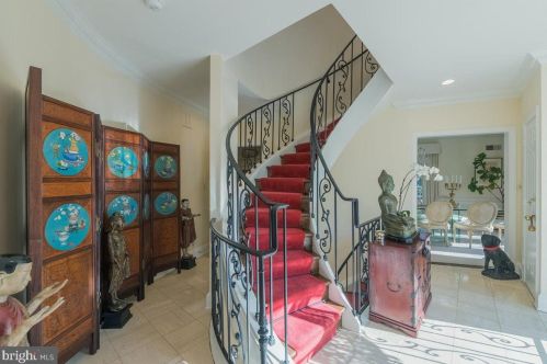 4501 Foxhall Cres, Washington, DC 20007-1056