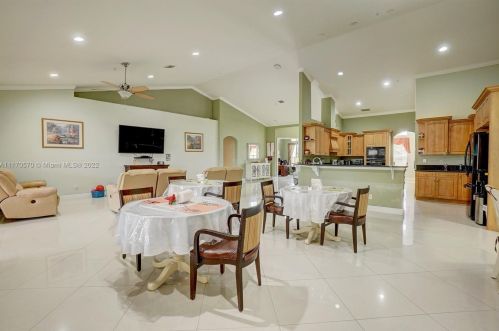 160 Saratoga Ave, Fort Pierce FL  34953-5974 exterior