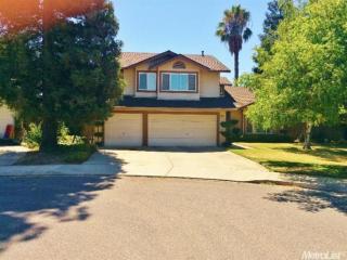 382 Gikas Ln, Turlock, CA 95382-8571