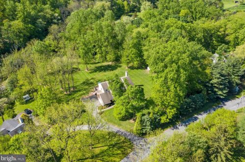 813 Marlboro Spring Rd, Kennett Sq PA  19348-1313 exterior