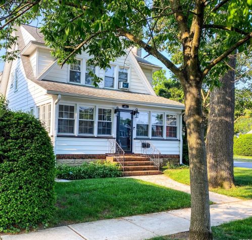 65 Vincent Pl, Lynbrook, NY 11563-3733