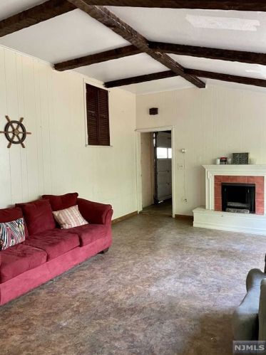 202 Fulton St, N Milford NJ  07646-1650 exterior