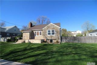 3321 Woodward St, Rockville Centre, NY 11572-4528