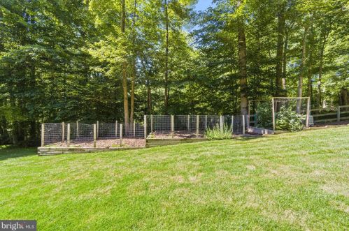 8819 Clinton Dr, Nokesville VA  20181-3205 exterior