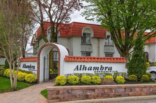 87 Alhambra Dr, Rockville Centre, NY 11572-5425
