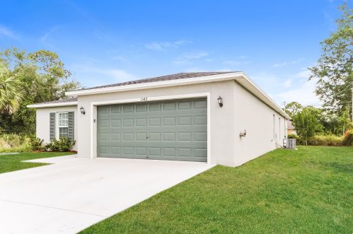 1549 Fresno Rd, Fort Pierce, FL 34953-4330