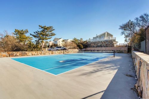 339 Dune Rd, West Hampton Beach, NY 11978-2943