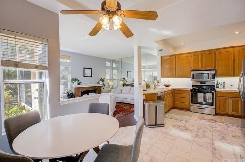 136 Valero Cir, Calabasas CA  91377-5551 exterior