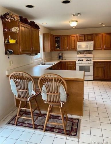 32 Patricks Pl, Congers, NY 10920-2463