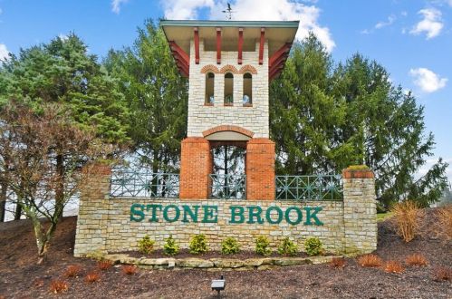 266 Forest Edge Dr, South Lebanon OH  45065-8736 exterior