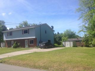 25 Killock Ave, Troy NY  12180-8830 exterior