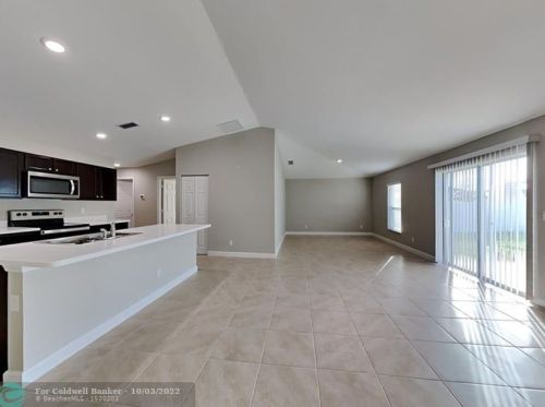 992 Mcelroy Ave, Fort Pierce, FL 34953-5644