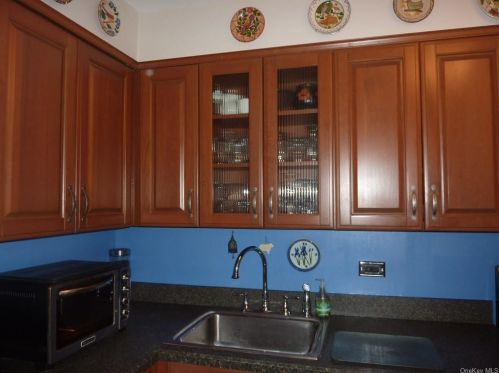 102 Bon Aire Cir, Airmont, NY 10901-7334