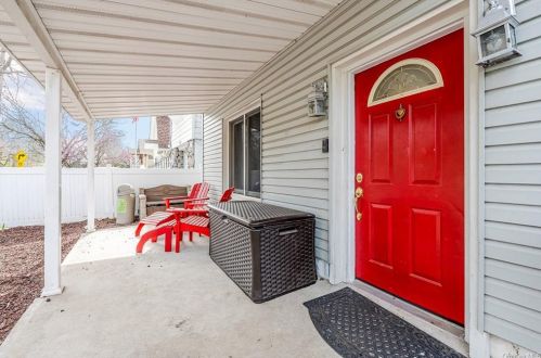 4400 Locust Point Dr, Bronx NY  10465-4038 exterior