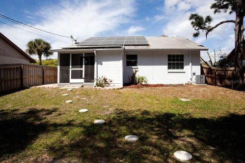 624 Pent St, Tarpon Springs, FL 34689-4226