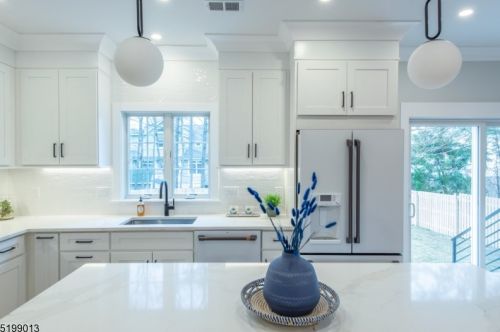 84 Elmwood Ave, Chatham Township NJ  07928-2628 exterior