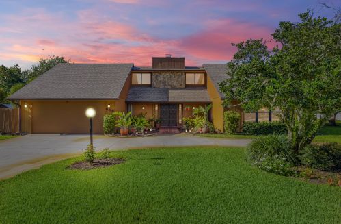 855 5th Pl, Vero Beach, FL 32962-1598