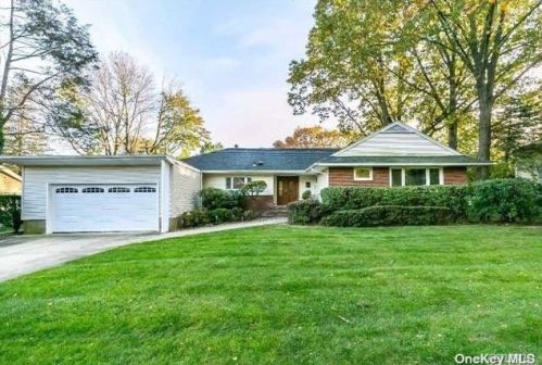 22 Tanners Rd, Great Neck, NY 11020-1629