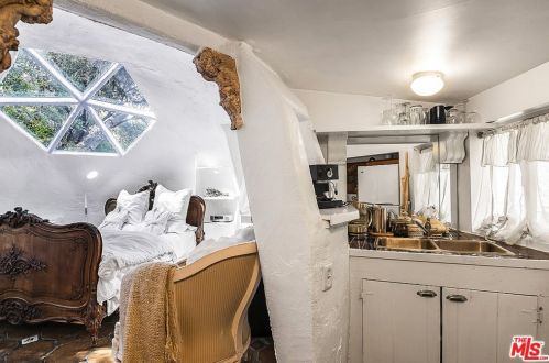 21658 Encina Rd, Topanga CA  90290-3524 exterior