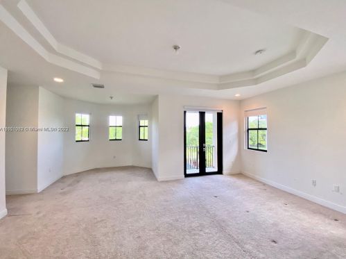 948 104th Ave, Miami FL  33172-4097 exterior