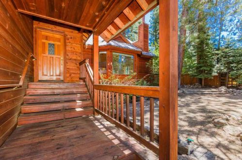10625 Saxon Way, Truckee CA  96161-1152 exterior