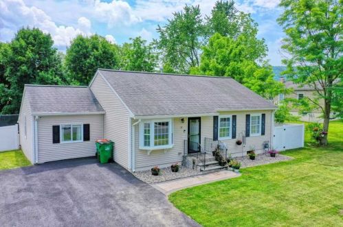 14 Hampshire Rd, Fishkill, NY 12524-1434