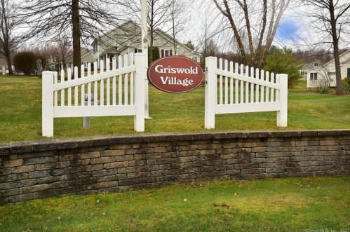 3 Hudson Ln, Windsor CT 06095-1840 exterior