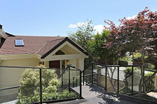 6930 Norfolk Rd, Berkeley CA  94705-1740 exterior