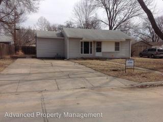 2208 Green Ave, Manhattan KS  66502-4724 exterior