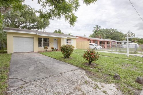 2355 35th St, Saint Petersburg FL  33711-3237 exterior