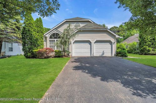 5 Winding River Rd, Lakewood NJ  08701-5734 exterior