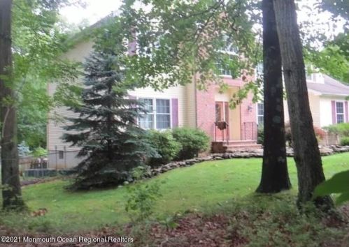 5 Daniel Ct, Tinton Falls, NJ 07724-4437