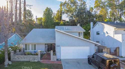27067 Alabastro Dr, Santa Clarita CA  91354-2215 exterior
