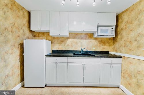 84 Franklin Corner Rd, Lawrence Township NJ  08648-2102 exterior