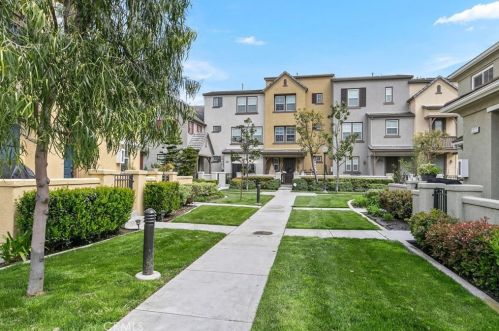 13225 Murano Ave, Chino CA  91710-8117 exterior