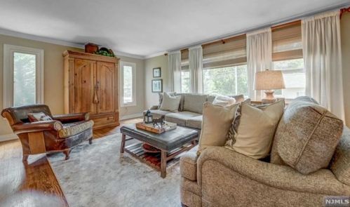 432 Hillside Ave, Allendale NJ  07401-1113 exterior