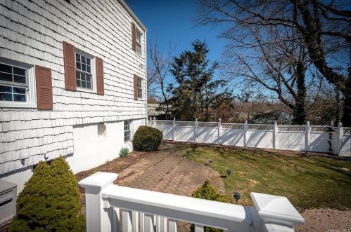 41 Michael Dr, Scarsdale, NY 10583-6709