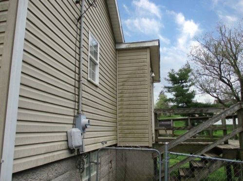 1102 Chester St, Zanesville, OH 43701-5723