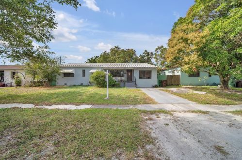 5802 3rd Ave, Hialeah, FL 33012-2615