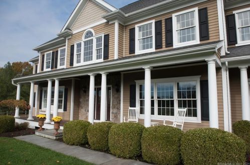 76 Canterbury Ln, Ridgefield, CT 06877-1102
