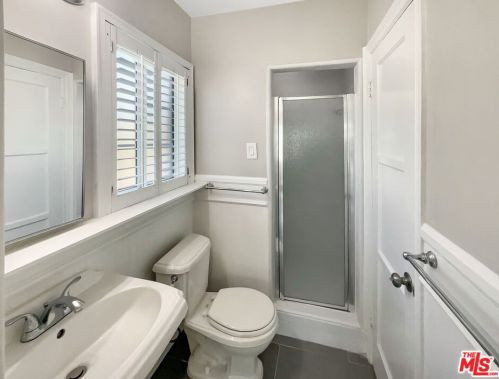 3021 Ostrom Ave, Long Beach CA  90808-4228 exterior