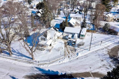 124 Columbia St, Chilton WI  53014-1418 exterior