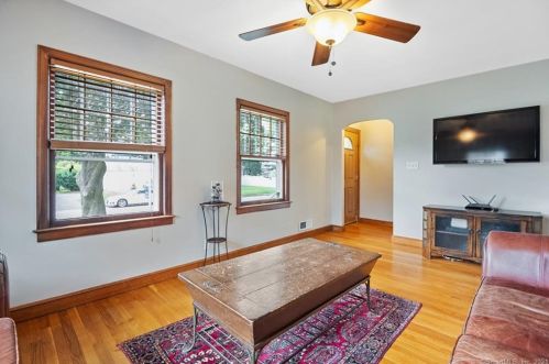 5 Lincoln St, North Haven CT  06473-1807 exterior