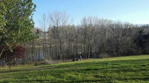 875 Meadow Lake Ln, Sample, KY 40143-6679