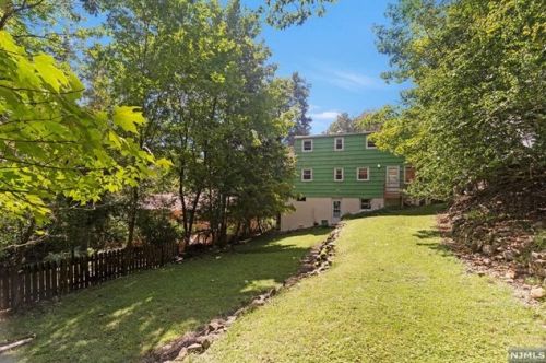 215 Hiawatha Blvd, Oakland NJ  07436-3619 exterior